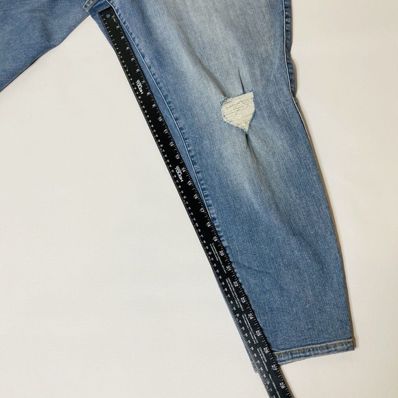 Torrid Premium Destroyed Skinny Jegging Light Wash Denim Jeans Size 24 R - Picture 9 of 11